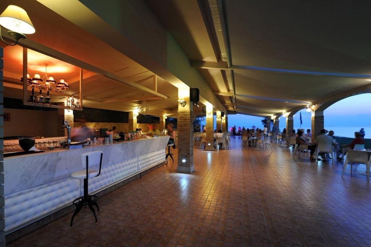 Istion Club & Spa Nea Poteidaia Buitenkant foto